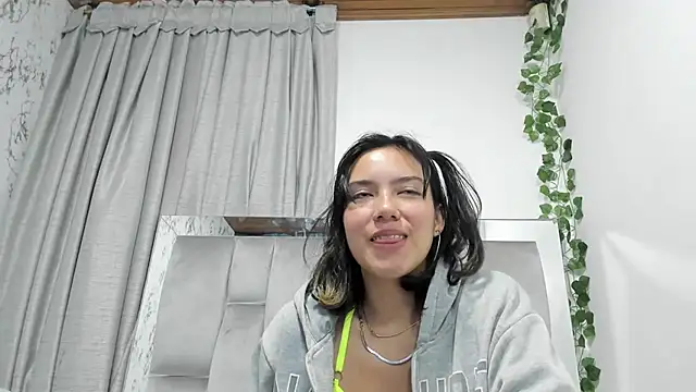 Snapshot of salome_Queenx chatting on 01/20/25, 03:50 salome Queenx online show from 01/20/25, 03:50