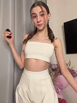 Snapshot of HellPeach chatting on 02/06/25, 05:19 HellPeach online show from 02/06/25, 05:19