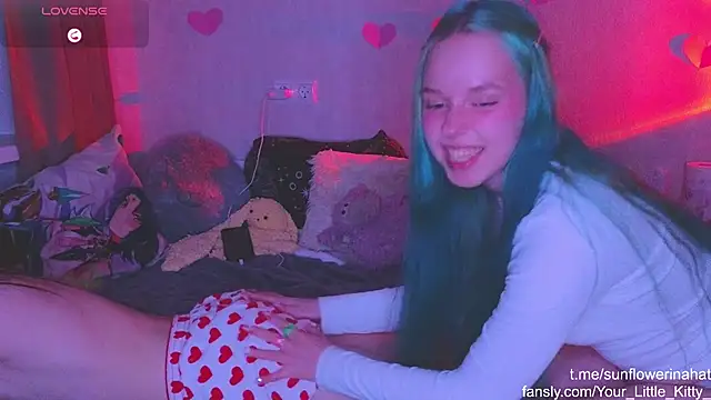 Snapshot of 812sunflowerinahat chatting on 02/15/25, 01:49 812sunflowerinahat online show from 02/15/25, 01:49