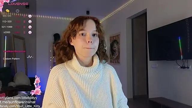 Snapshot of 812sunflowerinahat chatting on 10/28/25, 02:09 812sunflowerinahat online show from 10/28/25, 02:09