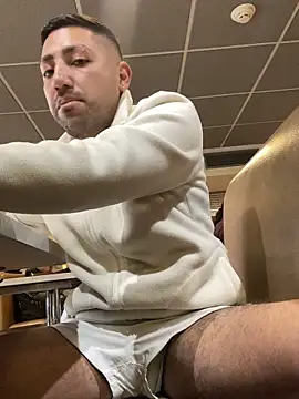 JuanZapata33 online show from 11/13/25, 07:24