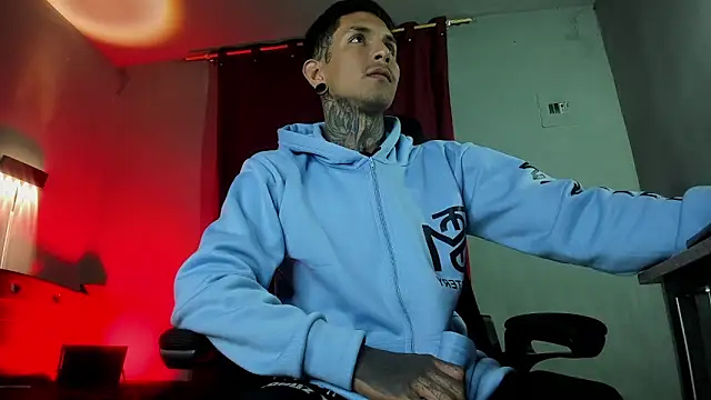 Travistanner 28 online show from 03/30/26, 04:02