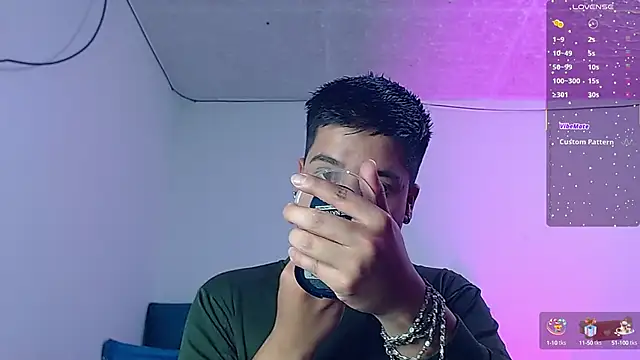 Snapshot of Randy_horny chatting on 02/25/25, 02:03 Randy horny online show from 02/25/25, 02:03