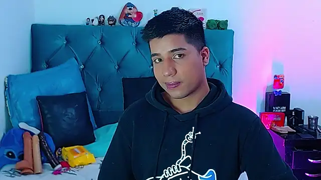 Snapshot of Randy_horny chatting on 02/27/25, 12:45 Randy horny online show from 02/27/25, 12:45