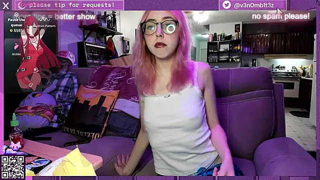 Snapshot of v3n0mb1t3z chatting on 11/05/25, 01:49 v3n0mb1t3z online show from 11/05/25, 01:49