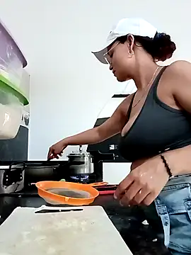 luna hell online show from 03/07/25, 03:39