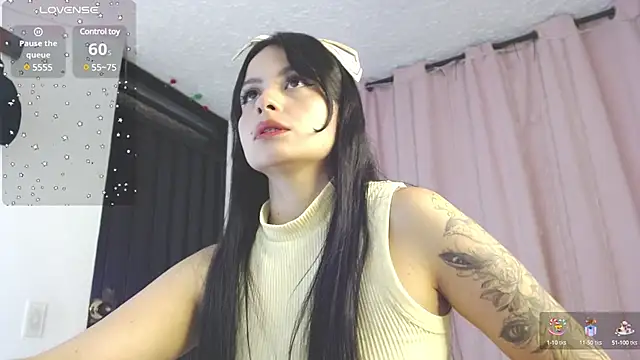 Snapshot of pamela_ chatting on 03/13/25, 08:04 pamela  online show from 03/13/25, 08:04