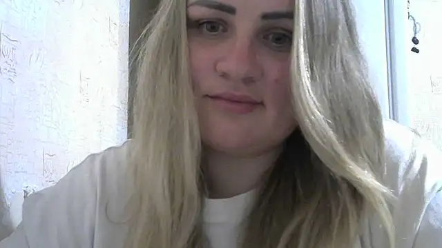 Snapshot of Honeydew-Waves chatting on 06/22/26, 06:49 Honeydew-Waves online show from 06/22/26, 06:49
