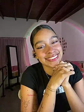 Snapshot of Arteatenea__ chatting on 02/14/25, 06:45 Arteatenea online show from 02/14/25, 06:45