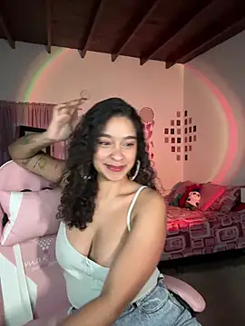 Snapshot of Arteatenea__ chatting on 05/31/26, 02:31 Arteatenea online show from 05/31/26, 02:31