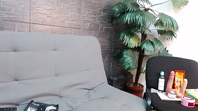 Snapshot of brendamaz chatting on 03/12/25, 03:40 brendamaz online show from 03/12/25, 03:40