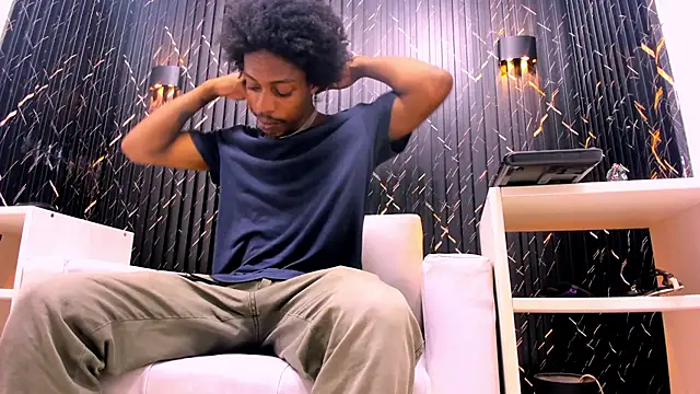 LarryCollin online show from 10/08/25, 03:48
