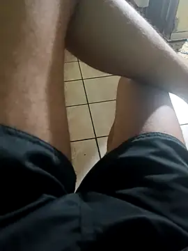 Snapshot of 1995eduardo chatting on 03/06/25, 01:27 1995eduardo online show from 03/06/25, 01:27