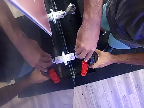 Snapshot of 1995eduardo chatting on 09/28/25, 01:16 1995eduardo online show from 09/28/25, 01:16