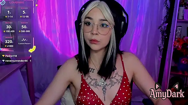 Snapshot of _AmyDark chatting on 10/23/25, 02:33 AmyDark online show from 10/23/25, 02:33