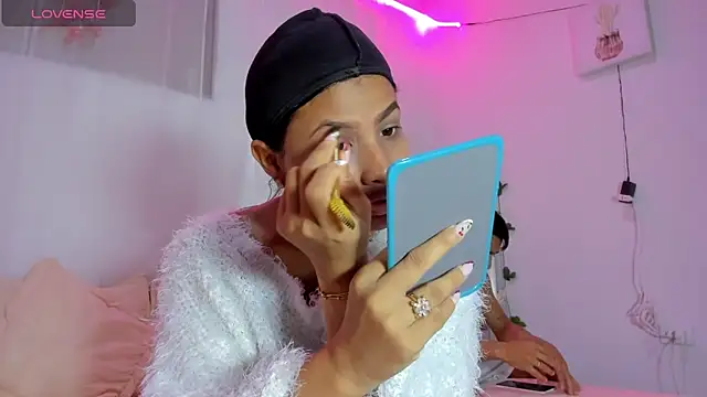 Snapshot of catalina_and_roger chatting on 02/07/25, 12:06 catalina and roger online show from 02/07/25, 12:06