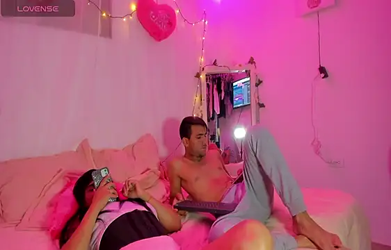 Snapshot of catalina_and_roger chatting on 02/15/25, 09:04 catalina and roger online show from 02/15/25, 09:04