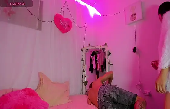 Snapshot of catalina_and_roger chatting on 02/23/25, 08:44 catalina and roger online show from 02/23/25, 08:44