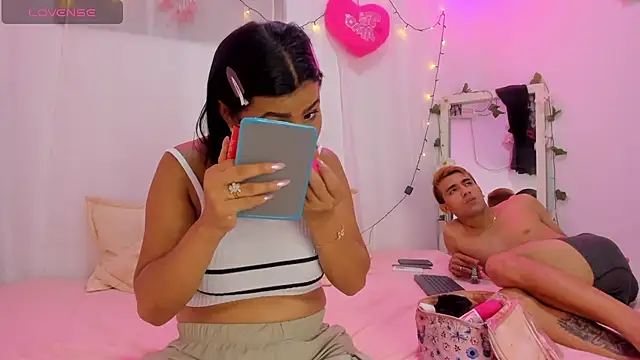 Snapshot of catalina_and_roger chatting on 03/14/25, 09:54 catalina and roger online show from 03/14/25, 09:54