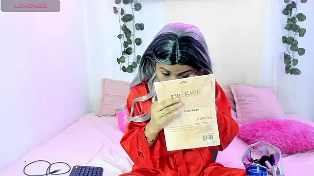 Snapshot of catalina_and_roger chatting on 09/22/25, 10:12 catalina and roger online show from 09/22/25, 10:12