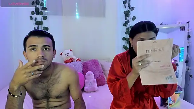 Snapshot of catalina_and_roger chatting on 09/29/25, 02:44 catalina and roger online show from 09/29/25, 02:44