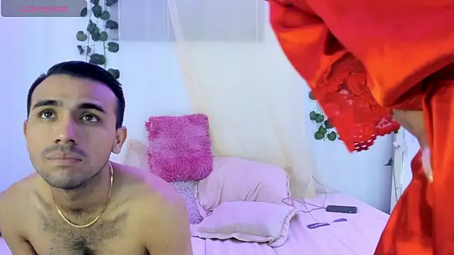 Snapshot of catalina_and_roger chatting on 10/14/25, 11:49 catalina and roger online show from 10/14/25, 11:49