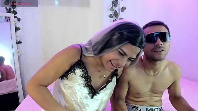 Snapshot of catalina_and_roger chatting on 10/26/25, 04:24 catalina and roger online show from 10/26/25, 04:24