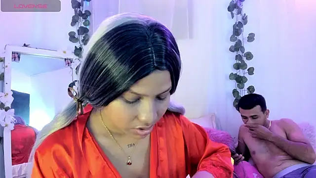 Snapshot of catalina_and_roger chatting on 11/05/25, 08:09 catalina and roger online show from 11/05/25, 08:09