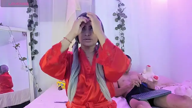 Snapshot of catalina_and_roger chatting on 11/15/25, 02:53 catalina and roger online show from 11/15/25, 02:53