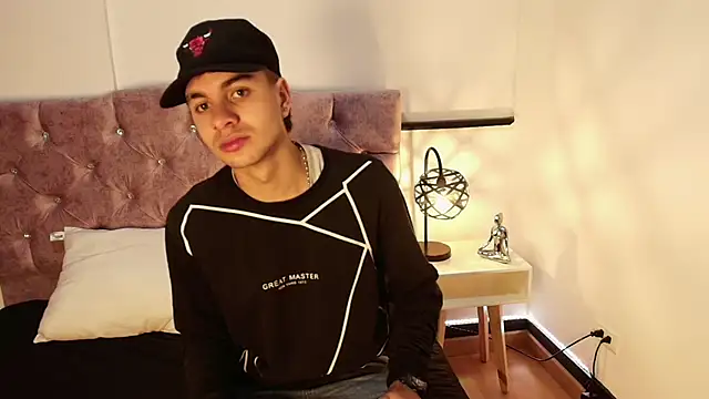 Amadeo Wild online show from 12/03/24, 03:11