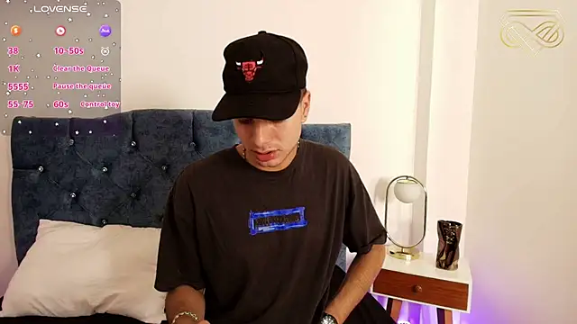 Amadeo Wild online show from 12/06/24, 02:02