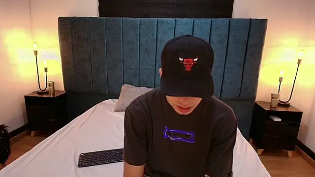 Amadeo Wild online show from 12/29/24, 04:40