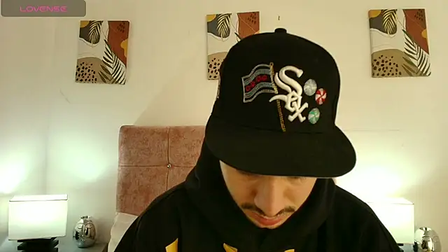 Amadeo Wild online show from 03/25/26, 02:12