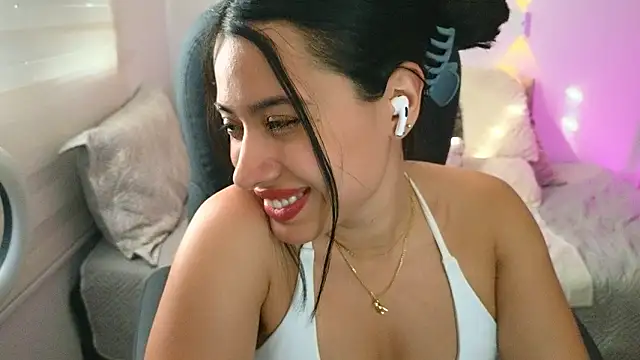 AlessaPears online show from 03/11/26, 10:21