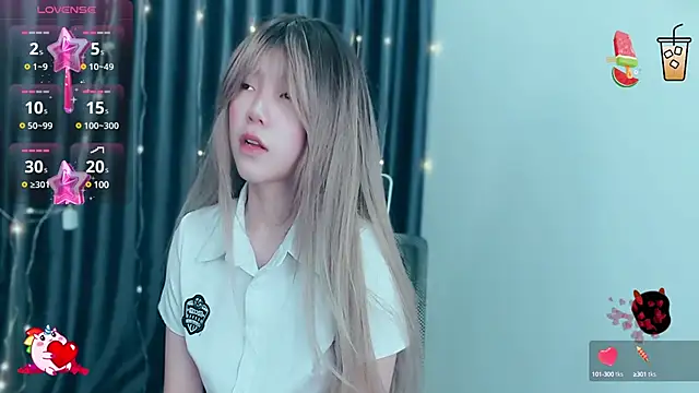 Snapshot of -Poison-Ivy- chatting on 12/15/24, 01:13 -Poison-Ivy- online show from 12/15/24, 01:13