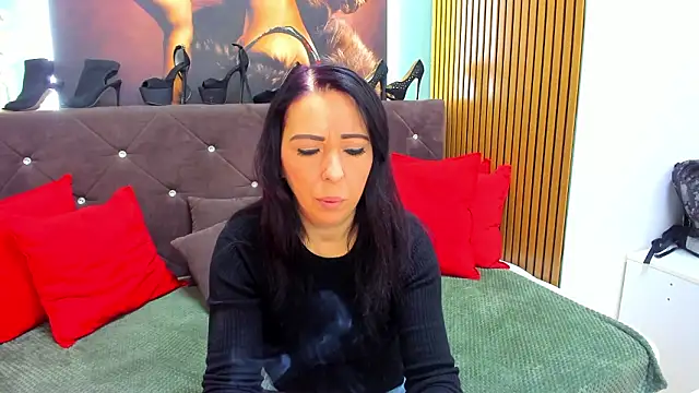 LauraSin online show from 02/19/26, 06:59