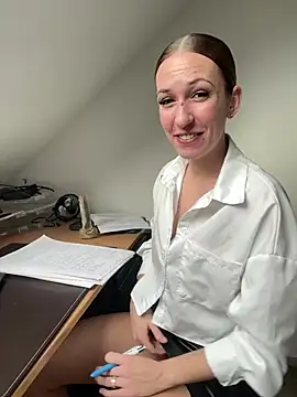 Snapshot of lola_tentatiion chatting on 03/10/25, 09:32 lola tentatiion online show from 03/10/25, 09:32