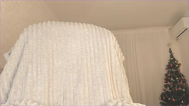 Snapshot of cherry_misaki chatting on 01/14/25, 01:28 cherry misaki online show from 01/14/25, 01:28