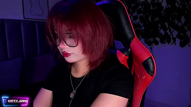Snapshot of Kitty_Gang chatting on 11/14/25, 02:32 Kitty Gang online show from 11/14/25, 02:32