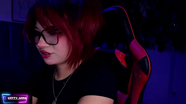 Snapshot of Kitty_Gang chatting on 11/15/25, 02:20 Kitty Gang online show from 11/15/25, 02:20