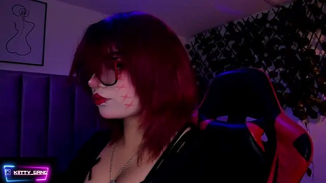 Snapshot of Kitty_Gang chatting on 11/18/25, 01:33 Kitty Gang online show from 11/18/25, 01:33