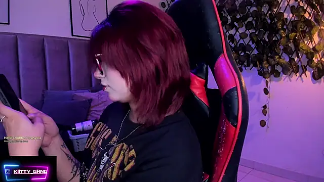 Snapshot of Kitty_Gang chatting on 11/20/25, 02:12 Kitty Gang online show from 11/20/25, 02:12