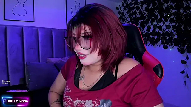 Snapshot of Kitty_Gang chatting on 12/04/25, 02:43 Kitty Gang online show from 12/04/25, 02:43