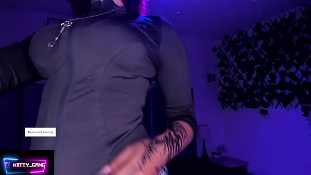 Snapshot of Kitty_Gang chatting on 12/20/25, 01:02 Kitty Gang online show from 12/20/25, 01:02