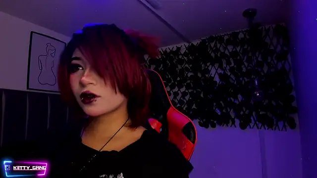 Snapshot of Kitty_Gang chatting on 01/15/26, 02:27 Kitty Gang online show from 01/15/26, 02:27