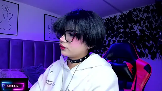 Snapshot of Kitty_Gang chatting on 02/25/26, 01:15 Kitty Gang online show from 02/25/26, 01:15