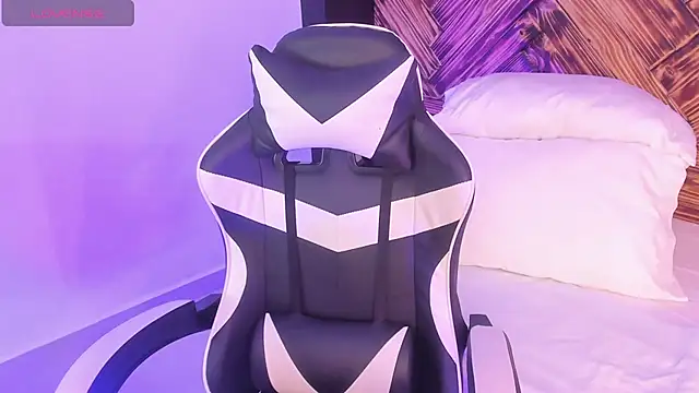 Snapshot of emma_collson chatting on 11/15/25, 08:38 emma collson online show from 11/15/25, 08:38