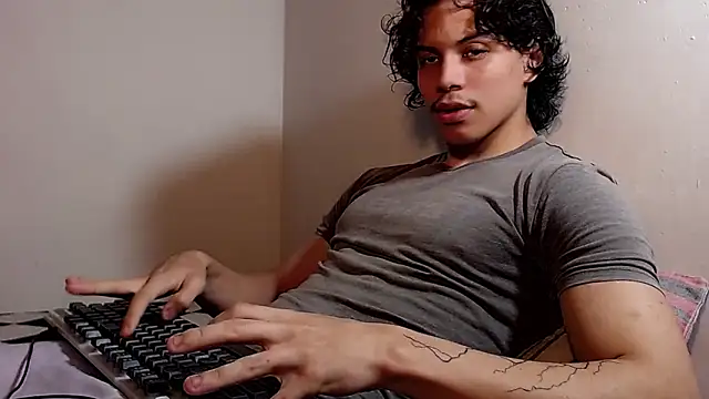 lax777  online show from 04/20/26, 05:32