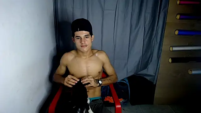 Snapshot of freddy_romas chatting on 01/27/25, 01:37 freddy romas online show from 01/27/25, 01:37