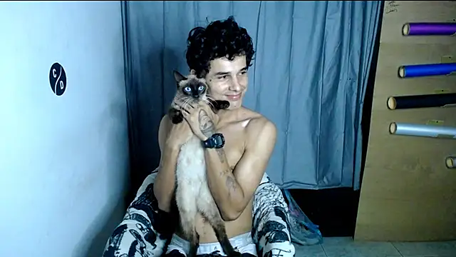 Snapshot of freddy_romas chatting on 03/01/25, 01:43 freddy romas online show from 03/01/25, 01:43